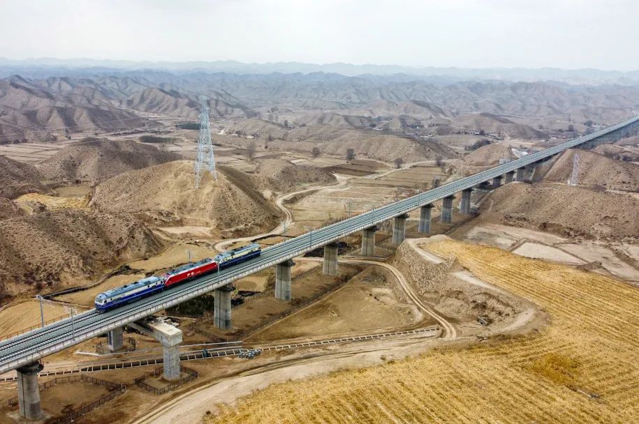 张伟,张玉杰(兰州高铁基础设施段) 田云龙(兰州车站) 叶俊海(武威南