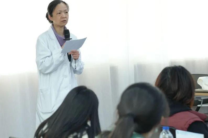 四大社区常见疾病深度解析吴利华南桥镇社区卫生服务中心 放射科主任