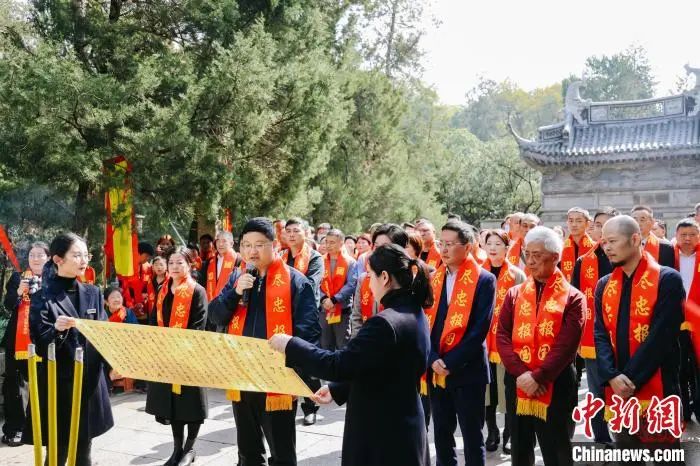 亚洲第一深水导管架"海基二号"成功下水|天文学家发