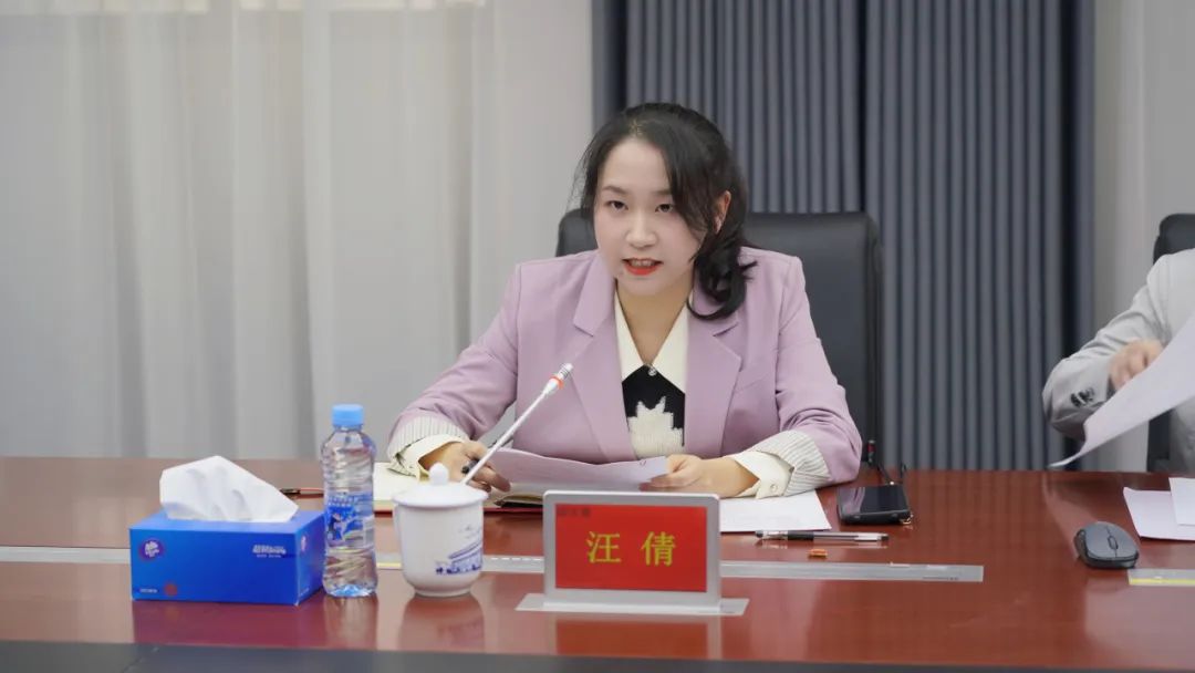 由吴琴代表第一届团支部委员会作工作报告,回顾和总结了过去两年团