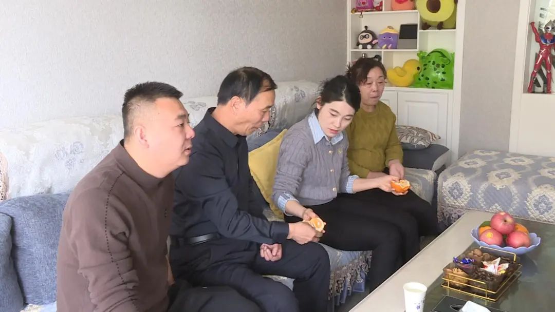 种下文明花结出幸福果记新时代青年模范家庭刘云郭静家庭