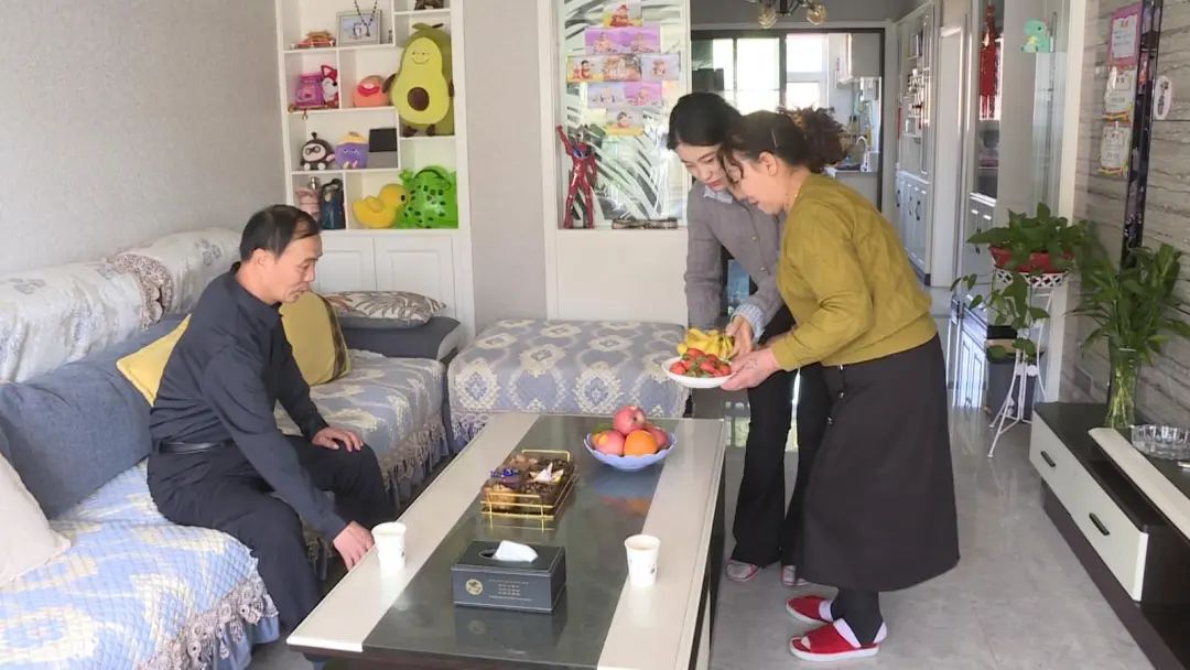 种下文明花结出幸福果记新时代青年模范家庭刘云郭静家庭