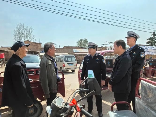 三轮车专项整治走进集镇积极开展三轮车一车四档备案工作及严禁三轮车
