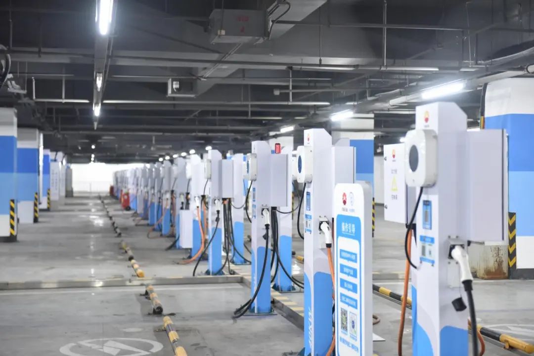 "的工作思路,积极部署新能源站建设,今年上半年预计将投运充电站9座