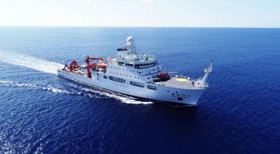 引领新时代青年》,文章从流动的"大思政课"孕育蓝色梦想,涵养海洋胸怀