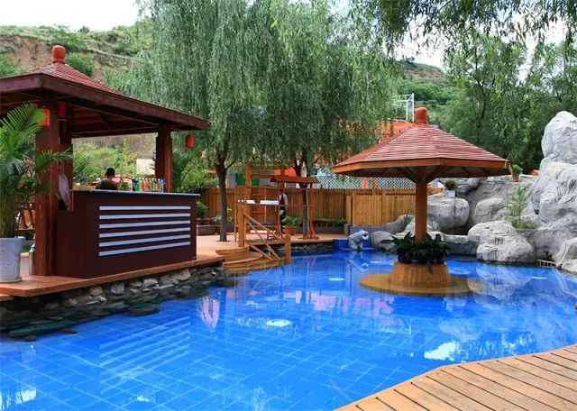 清水温泉——清水古称上邦,以"清泉四注"而得县名.