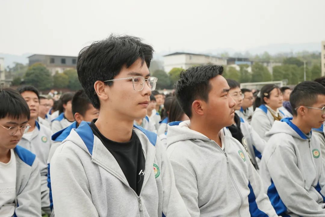 名山区法院将切实扛起普法宣传责任,依托法治副校长和法治辅导员工作