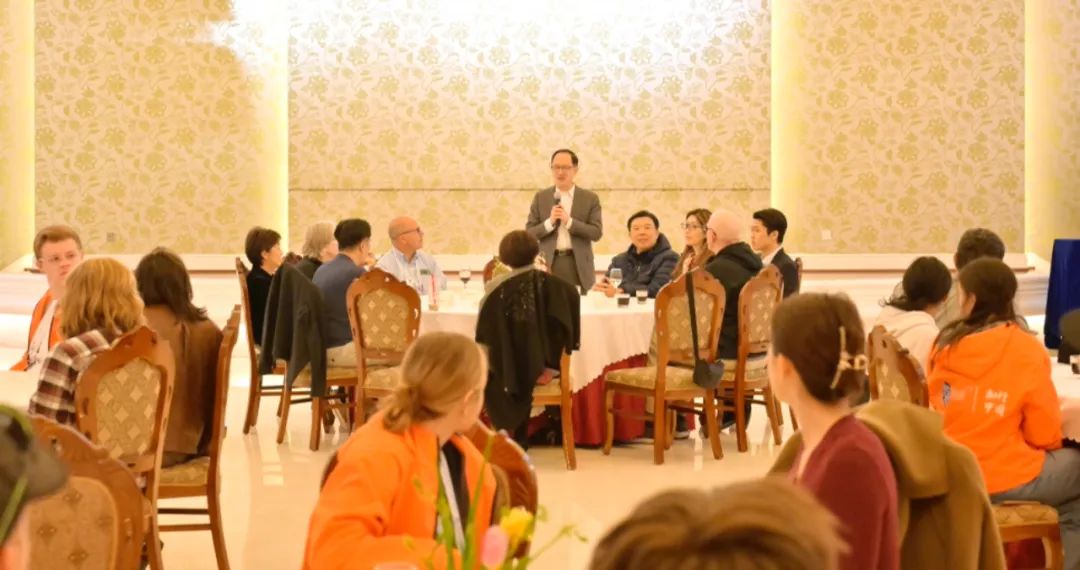 沈昕秘书长会见美国友人_澎湃号·政务_澎湃新闻-the