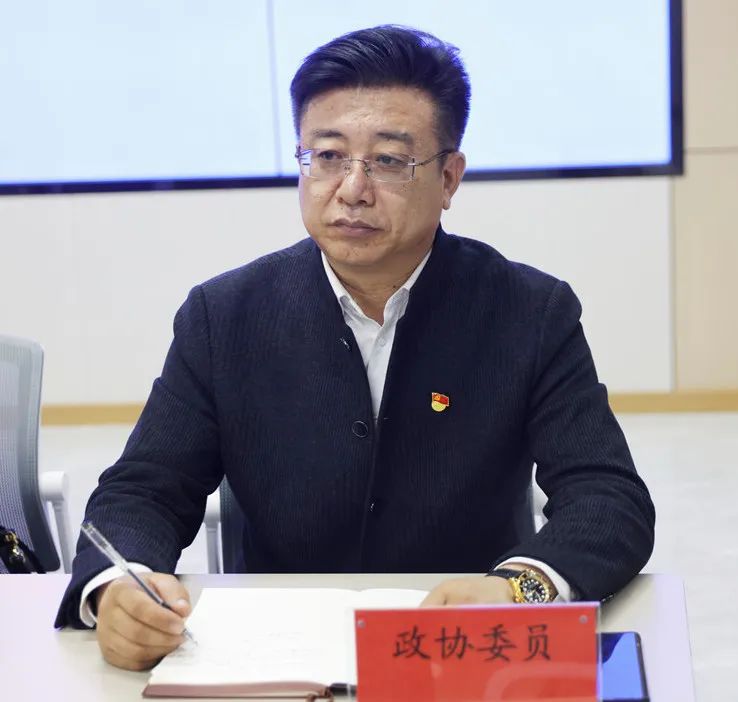 经原,被告双方同意,采用了"政协 法院"," 行政调解"的方式,邀请赤峰市