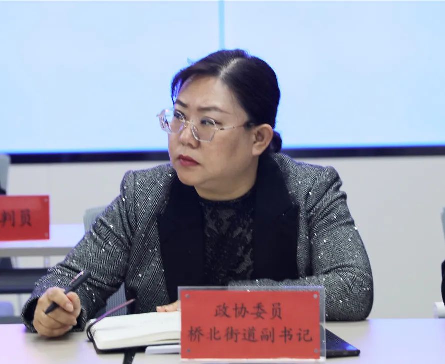 经原,被告双方同意,采用了"政协 法院"," 行政调解"的方式,邀请赤峰市