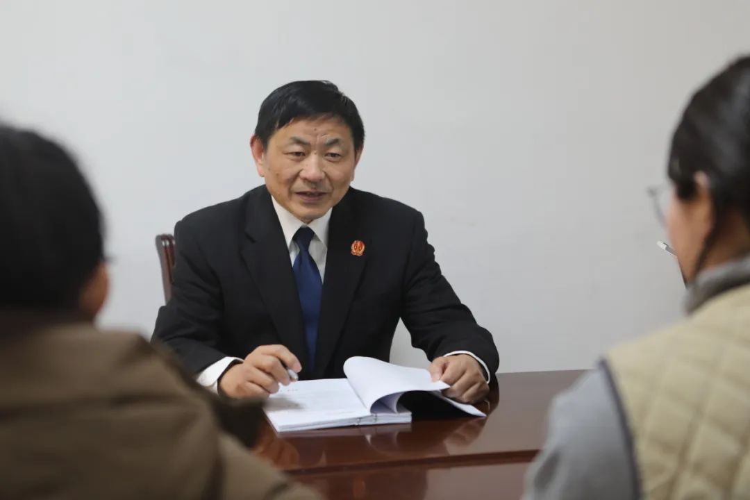 一名好法官,要善于在各种"疑难杂症"面前准确无误地寻找到"病灶",并在