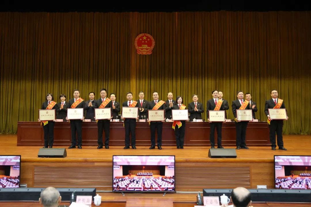 授牌颁奖!家事暖阳这里"枫"景正好