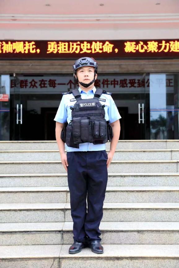 法警身高图片