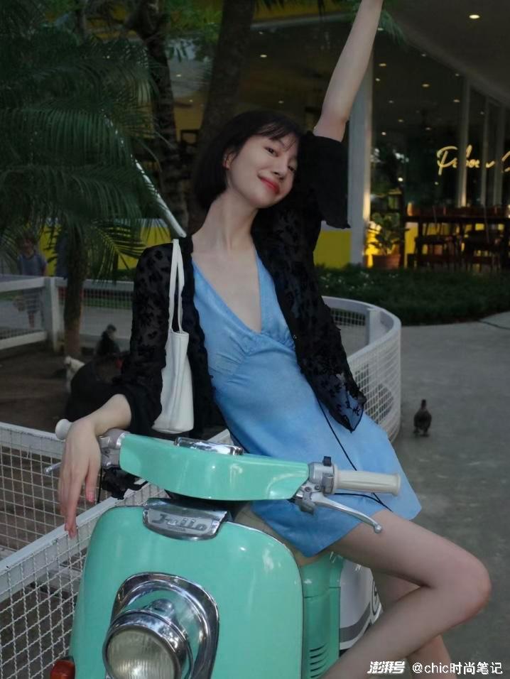 腿精李溪芮的个性穿搭,古灵精怪,身材纤瘦真的超加分_澎湃号·湃客