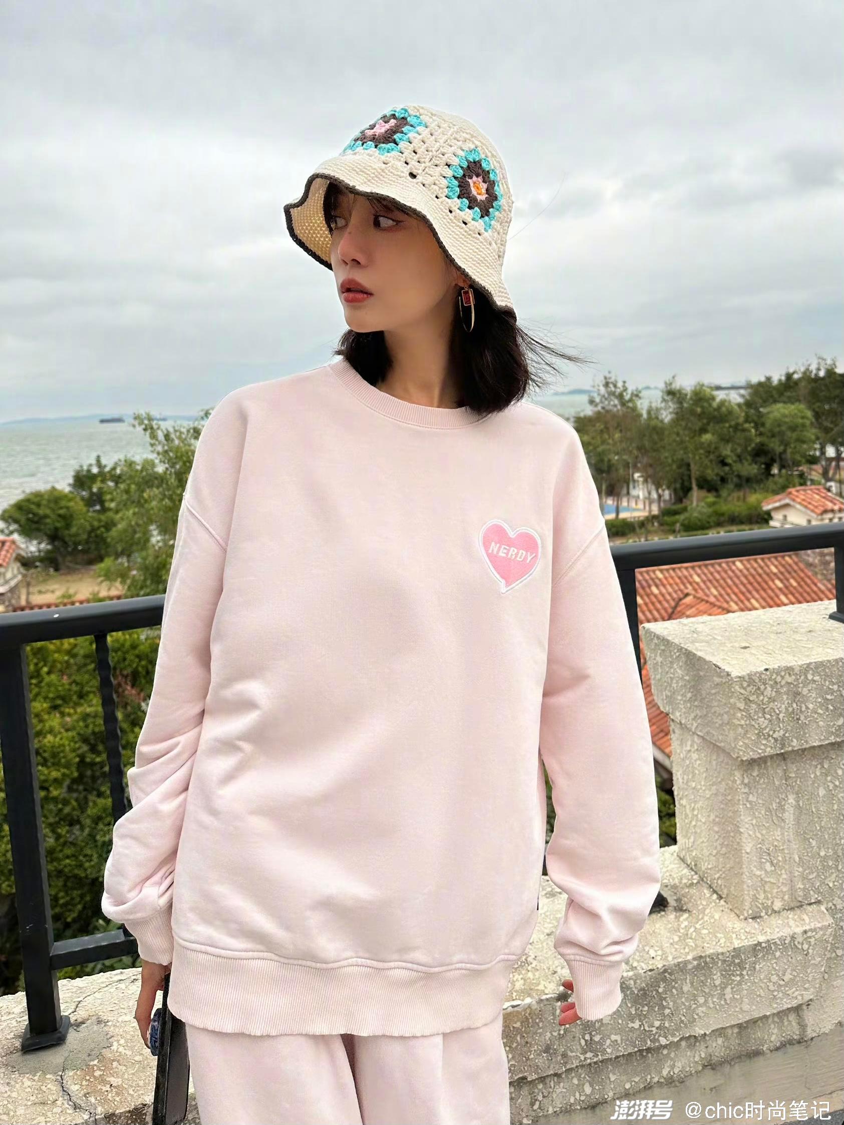 腿精李溪芮的个性穿搭,古灵精怪,身材纤瘦真的超加分_澎湃号·湃客