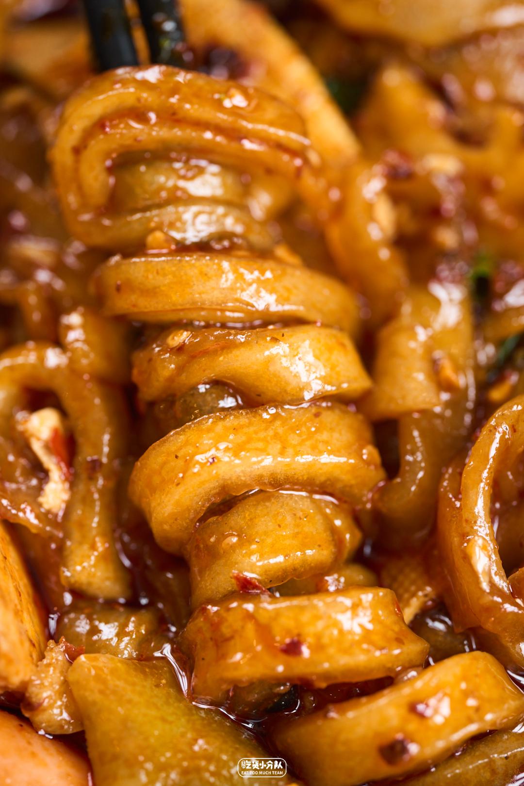 "阿姨们加班2h做的"-自己做的手擀粉-③天水麻辣烫的精髓就是这一碗油