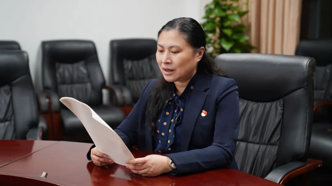 "云朵妈妈"——记上海市黄浦区卢湾一中心小学校长吴蓉瑾_澎湃号·湃