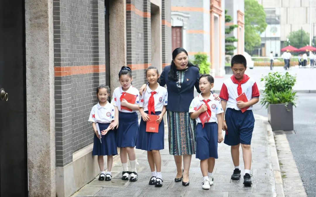 上海黄浦区小学校徽图片