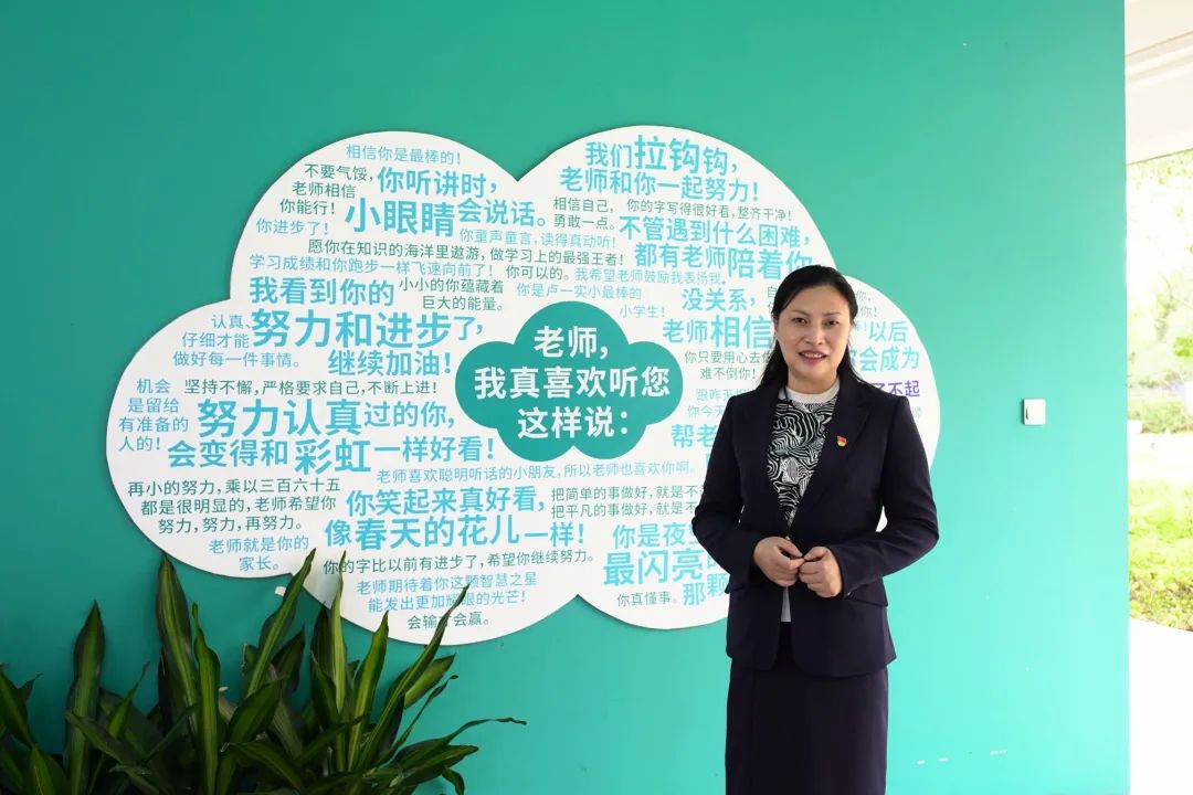 "云朵妈妈"——记上海市黄浦区卢湾一中心小学校长吴