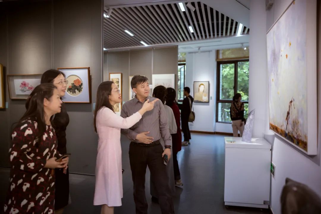 作者来自香港,澳门,广州,深圳,汕头,佛山,东莞,珠海,梅州等地.