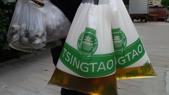 青岛人独特的袋装啤酒文化