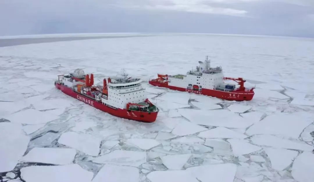 十次南极科学考察队完成南极考察任务返回时,安排"雪龙2"号船停靠香港