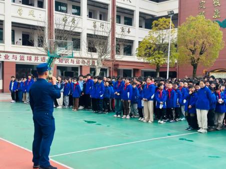 增强防火安全意识提高自防自救能力溪岸小学2024年春季消防应急演练