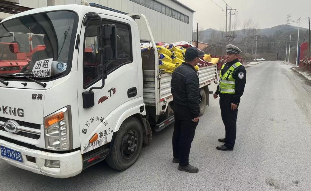 春耕备耕磐石交巡警用心工作护航备耕