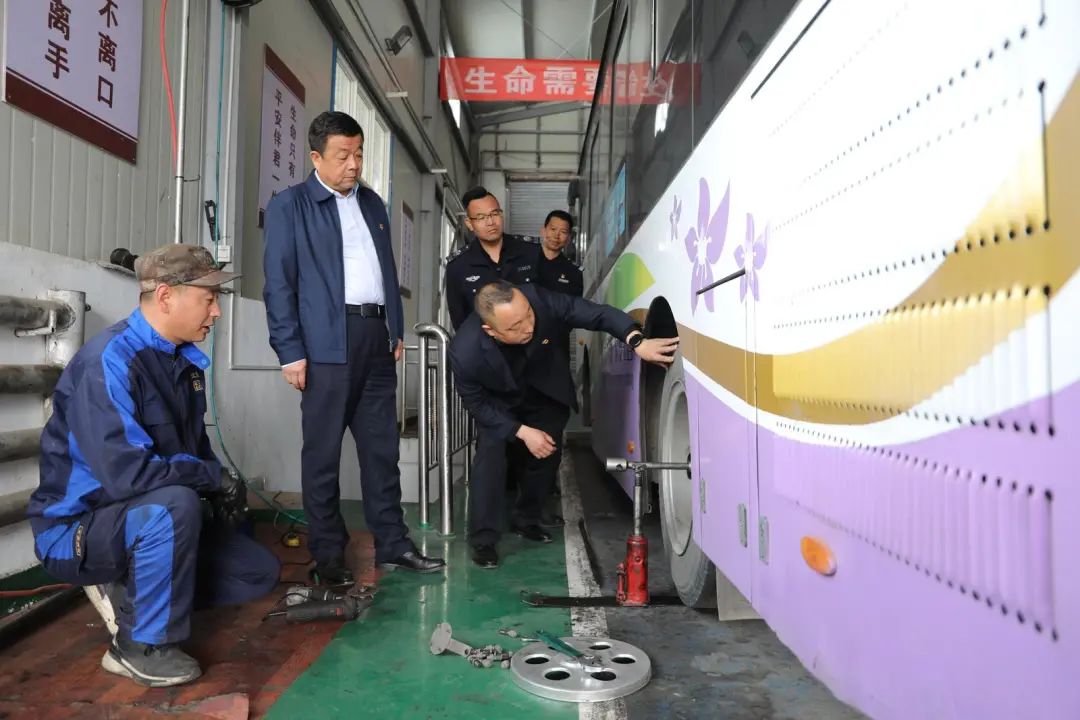 朱永峰表示:"我们将坚持党的全面领导,依靠职工办企业,做精做优公交