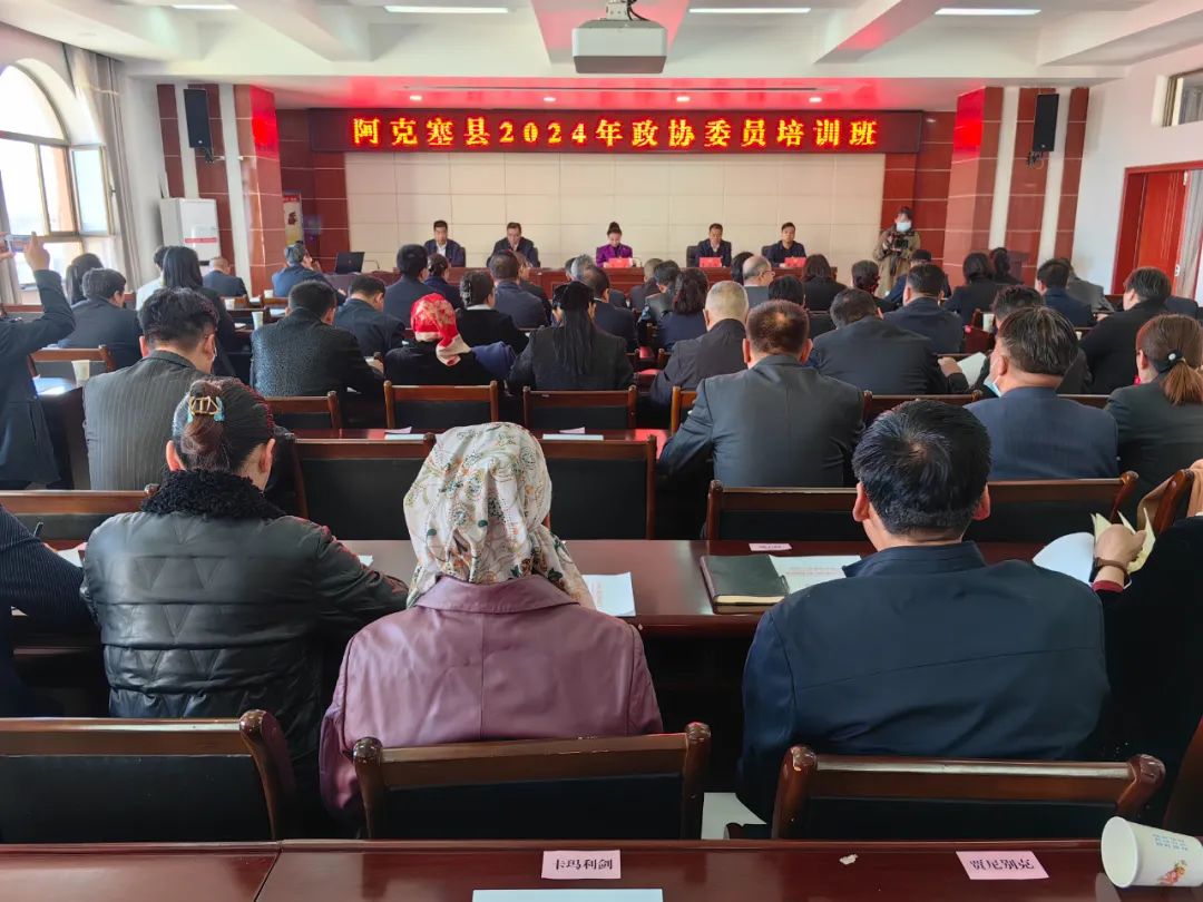 视察组实地察看了县一中,二中,恩玲中学,并召开协商座谈会,围绕办学
