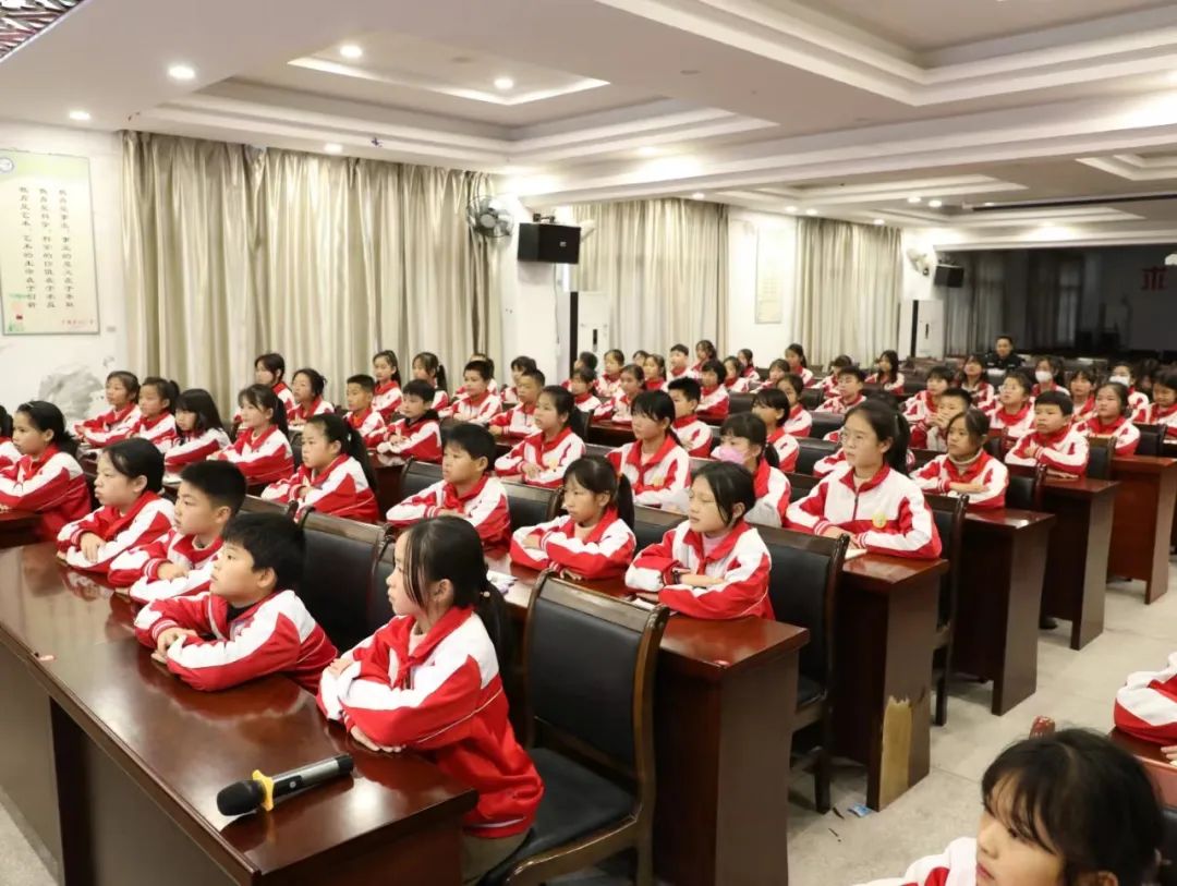 共青团组织维护青少年权益岗团于都县委:在第六小学开展"做守法好少年