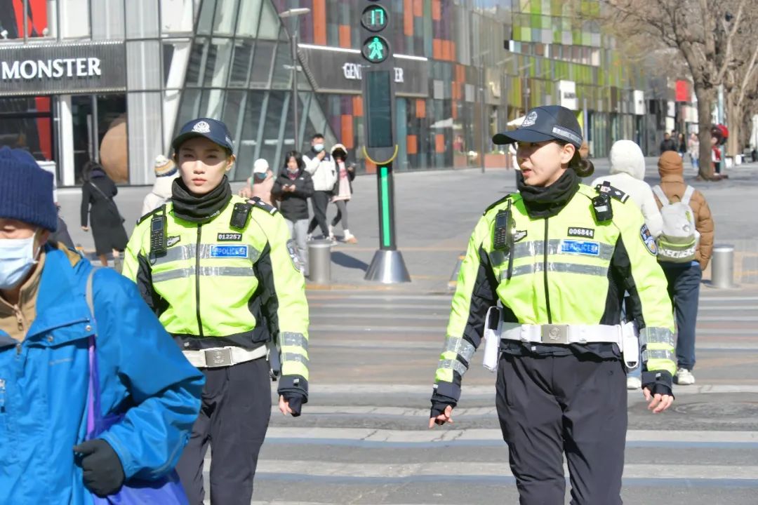 北京女铁骑,酷帅外表下,是专业和责任!