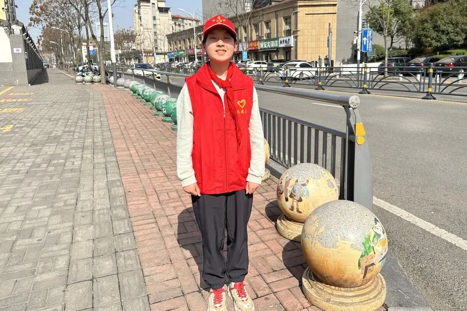 余奕璇(区实小中南校区)公益小达人在唐诗宋词中激荡,于浅吟低唱中品