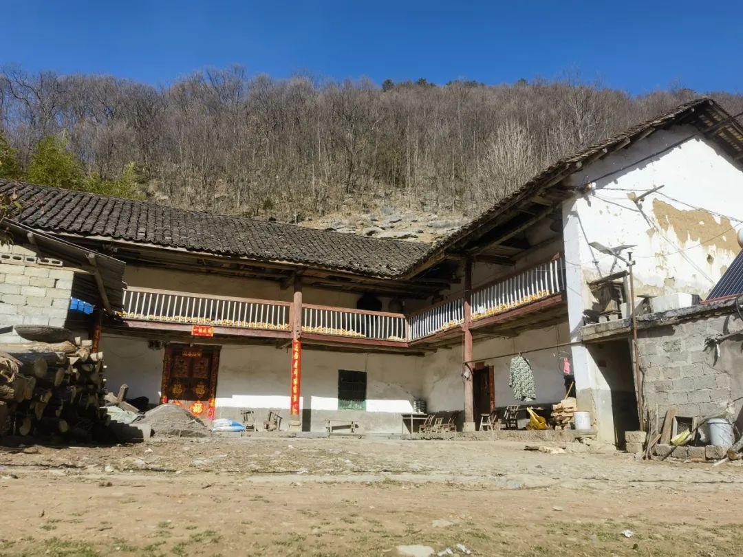 迈出的是脚步收获的是平安法治宣讲走进高山村