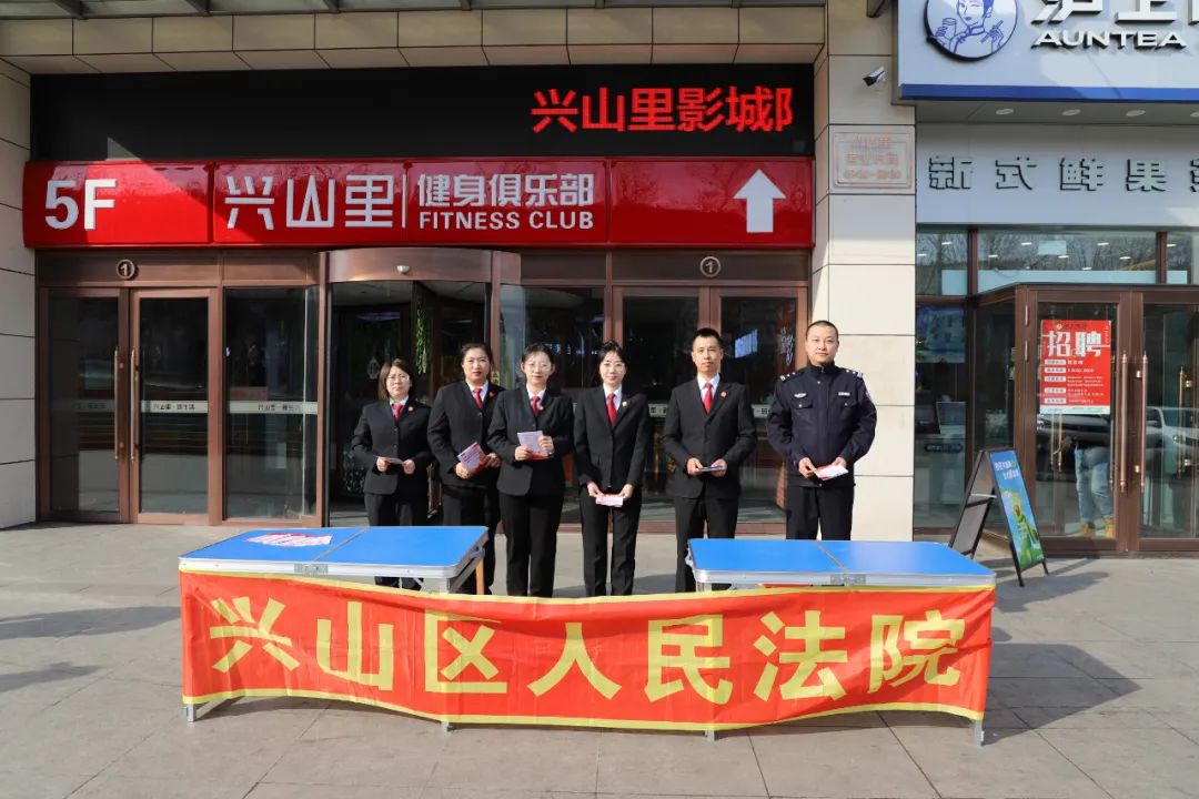 法徽熠熠党旗红|兴山区人民法院开展"倡文明祭扫,捍英烈荣光"主题党日