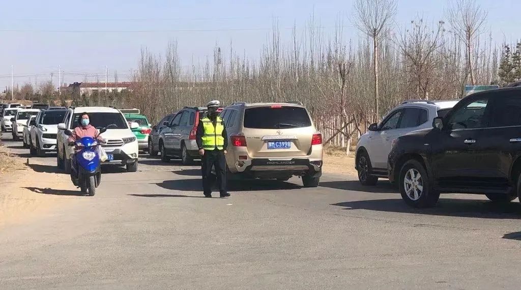 巴彦浩特镇城区各重点路段,高速公路,国省道进出口将出现车多缓行现象