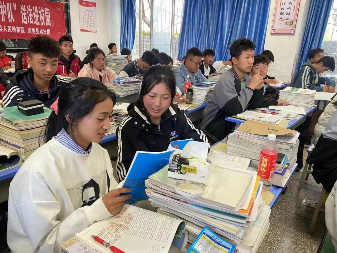2024年3月26日,在李刚副院长带领下,同司法局到昭觉中学宣讲预防未