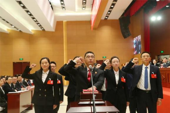 邓东川同志当选为宣汉县人民法院院长