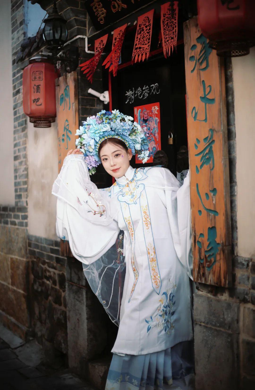 上图图源:济南声声慢汉服体验馆下图摄影:开心笑笑乐,热狗 2024年3月