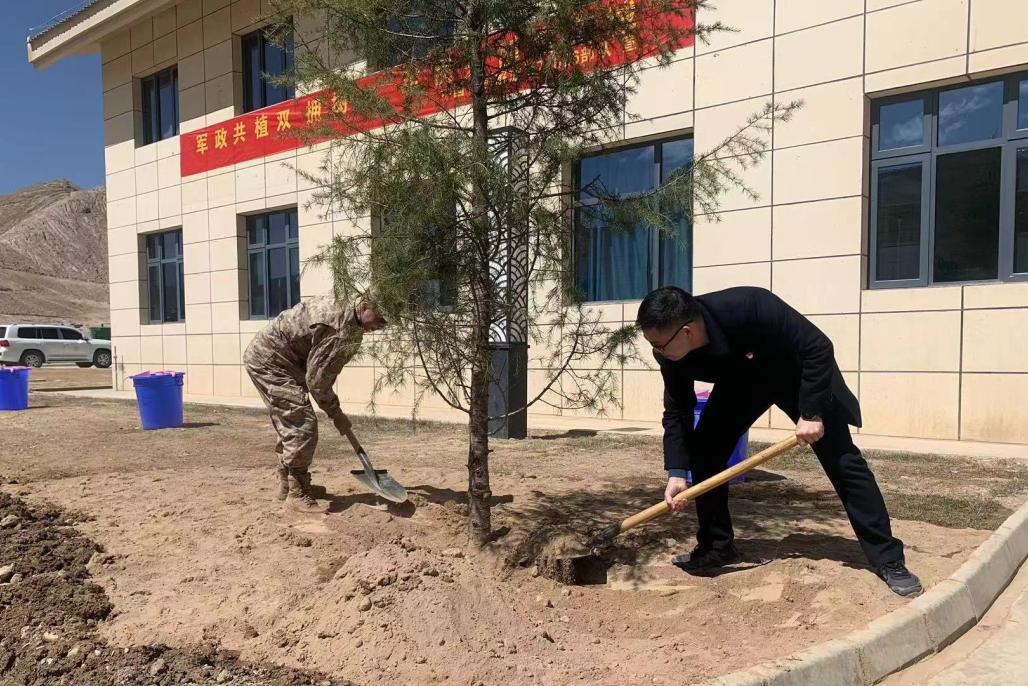 援藏送绿进军营,共创双拥模范城——上海援藏江孜小组临时党支部开展
