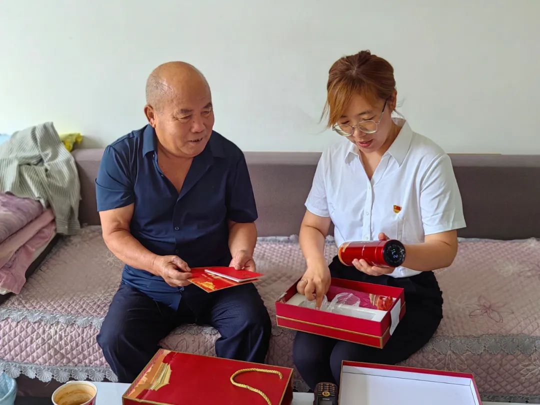 孙丽丽建三江农科区社保局保险二科科员在从事社保工作的12年间,她