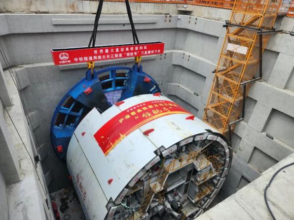 崇太长江隧道连接崇明与太仓,全长14.25千米,是