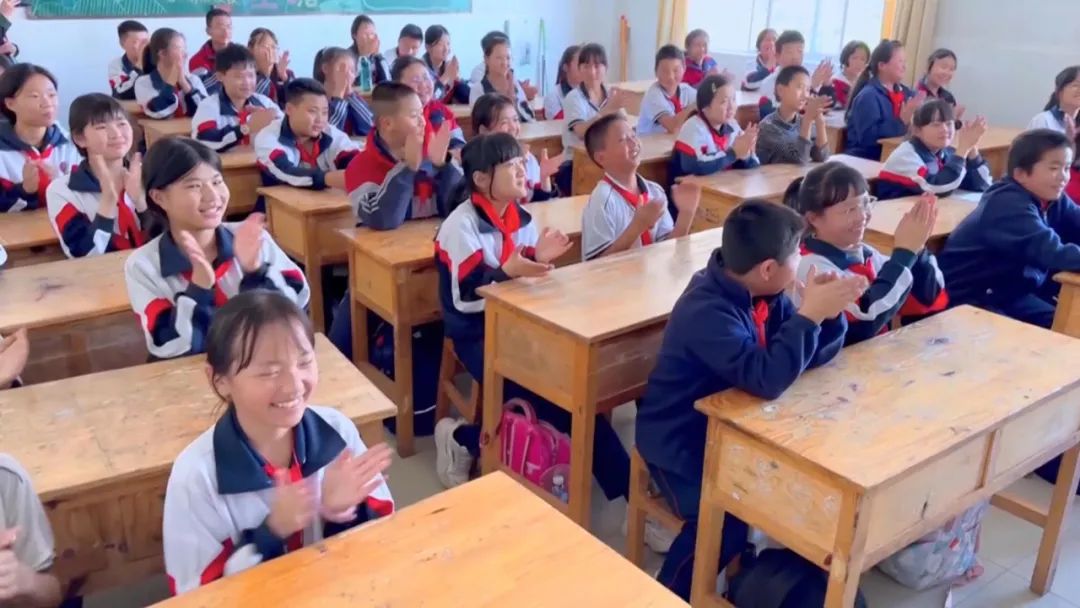 奉贤这位支教老师半年自制14条短视频,为云南学子实现微心愿→_澎湃号