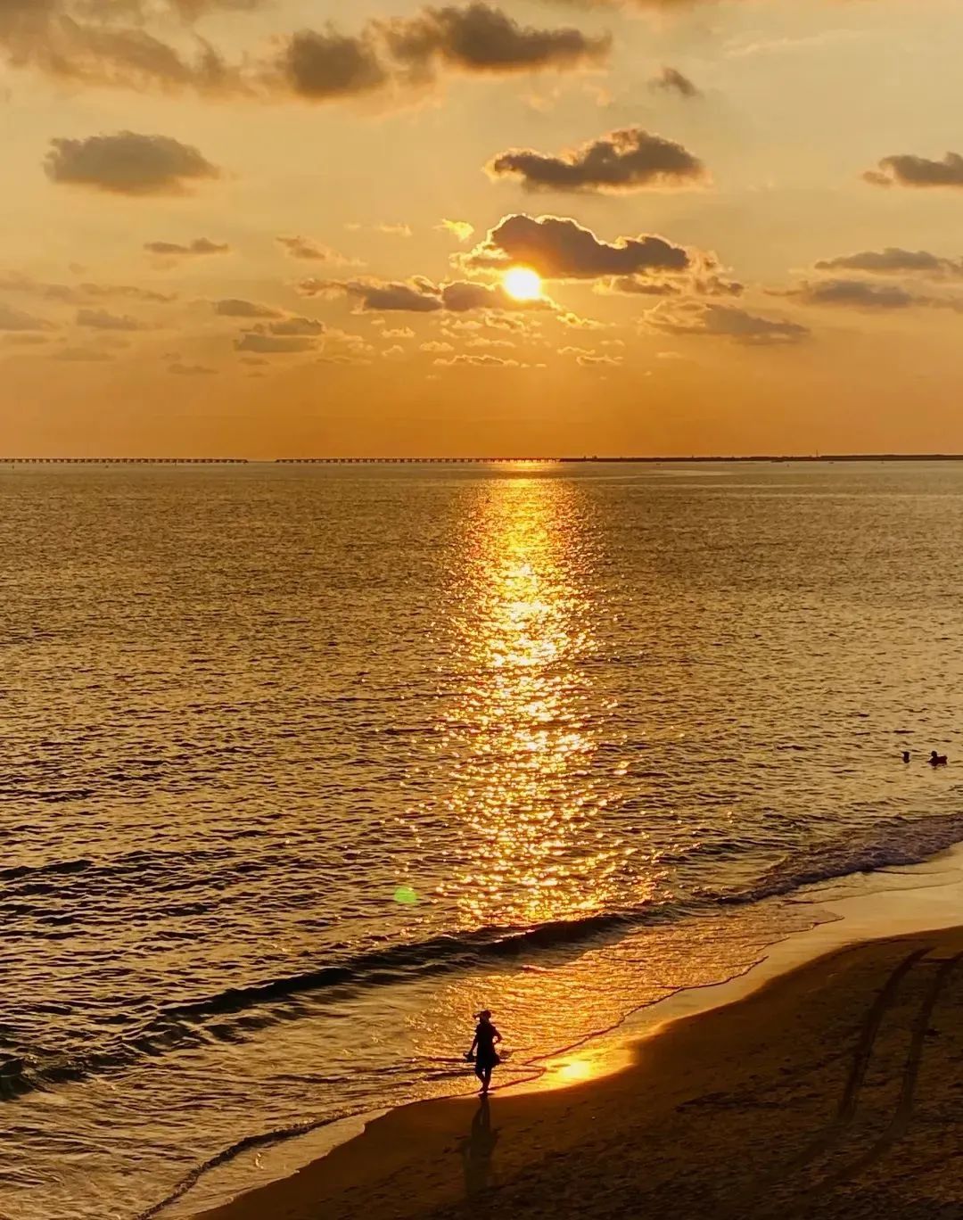 海南三亚天涯小镇的日落美景.