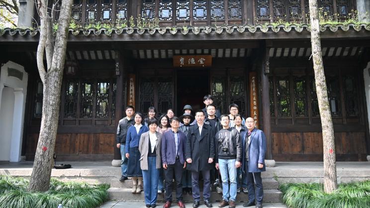 3月26日下午,民盟长河高级中学支部的盟员代表和学校的中共党员代表