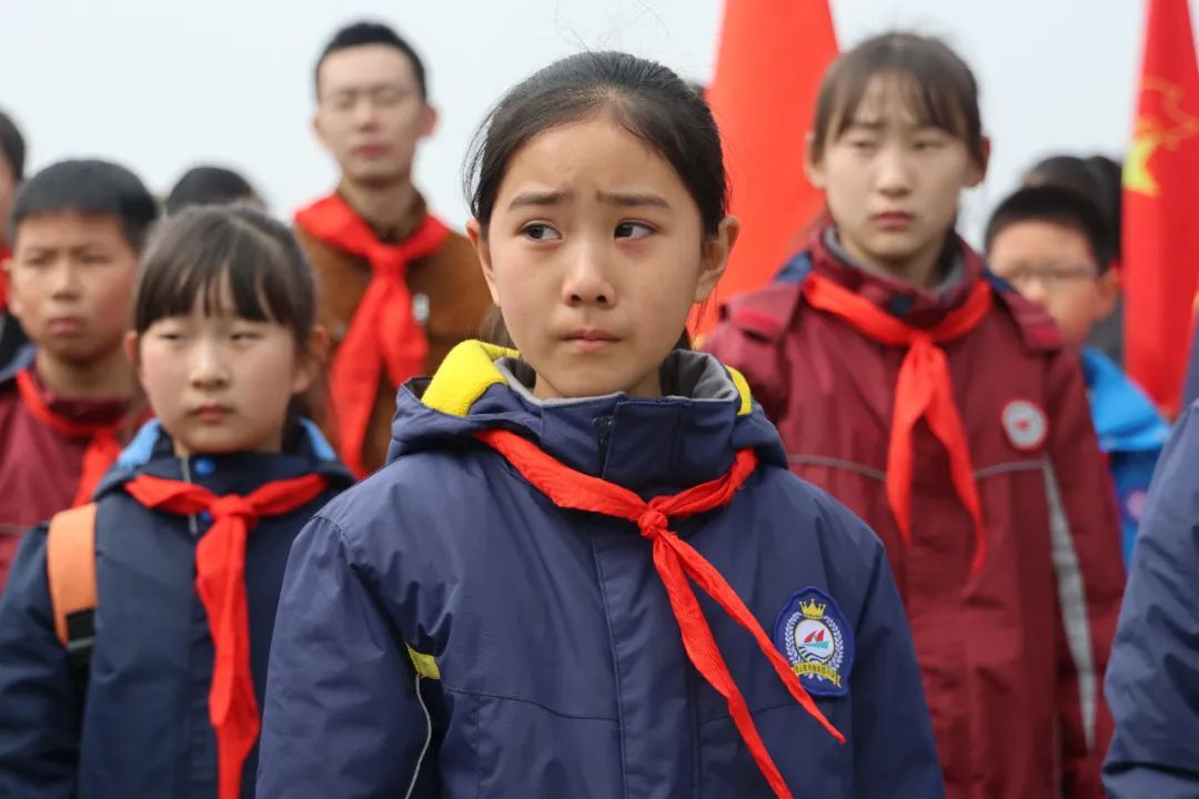 寻爱国印记 | 黄海路小学参加市"百支英雄中队"清明祭英烈主题队日