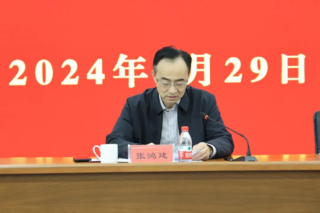 会上,张鸿建理事长表示,要进一步聚焦关爱对象,界定困难群体;要加大