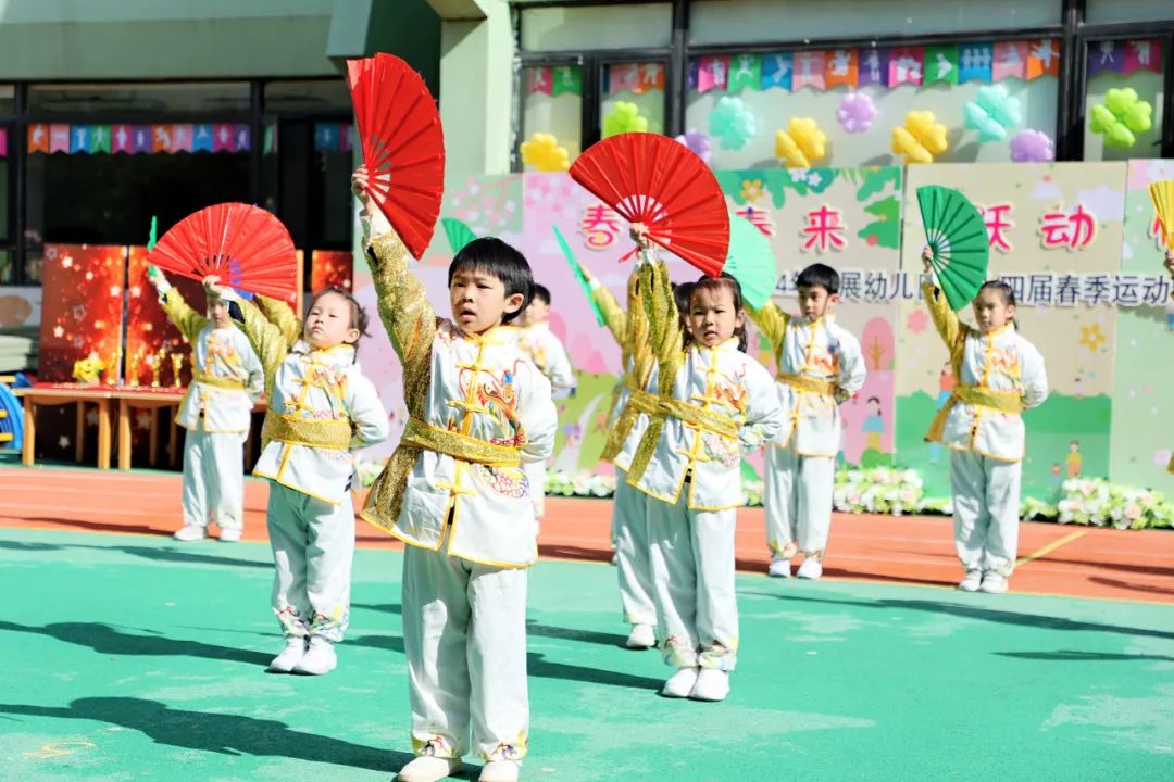 《动画陪我一起长大》《逐梦宇宙,未来我来》的幼儿歌舞和体操,并在