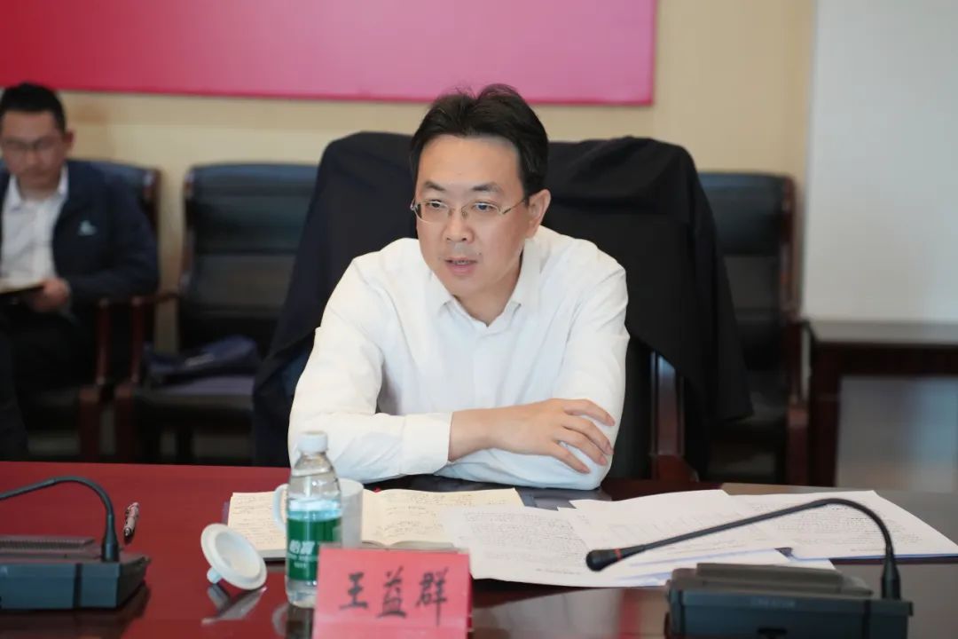 3月29日下午,区委副书记,区长王益群一行前往奉城镇,走访调研临港奉城