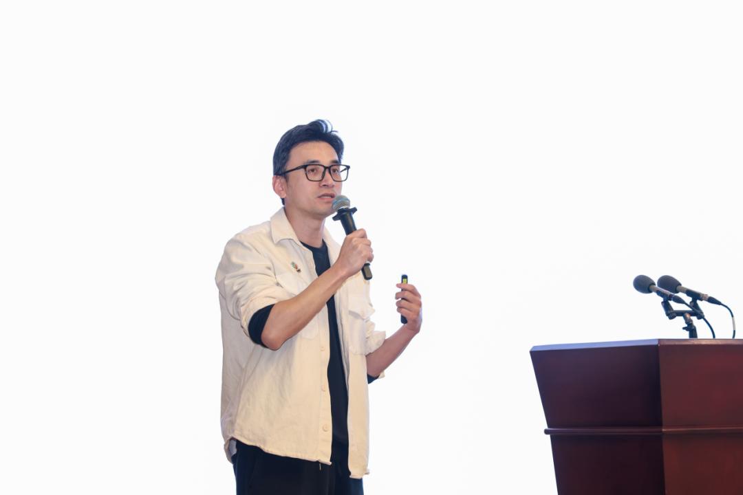 柴昀喆等6名来自新的社会阶层不同群体的代表人士讲述了自己与党和